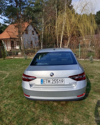 Skoda Superb cena 64900 przebieg: 177500, rok produkcji 2018 z Jedwabne małe 277